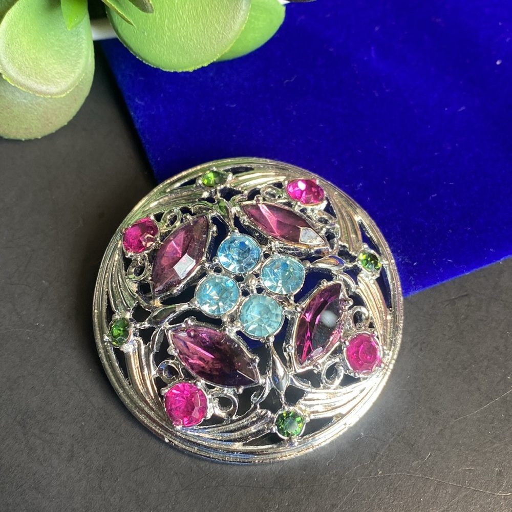 VTG 1972 Large Signed Sarah Coventry Vintage Multi Color Rhinestone Brooch Pin